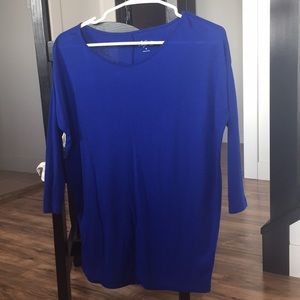 Royal Blue 3/4 sleeve shirt.